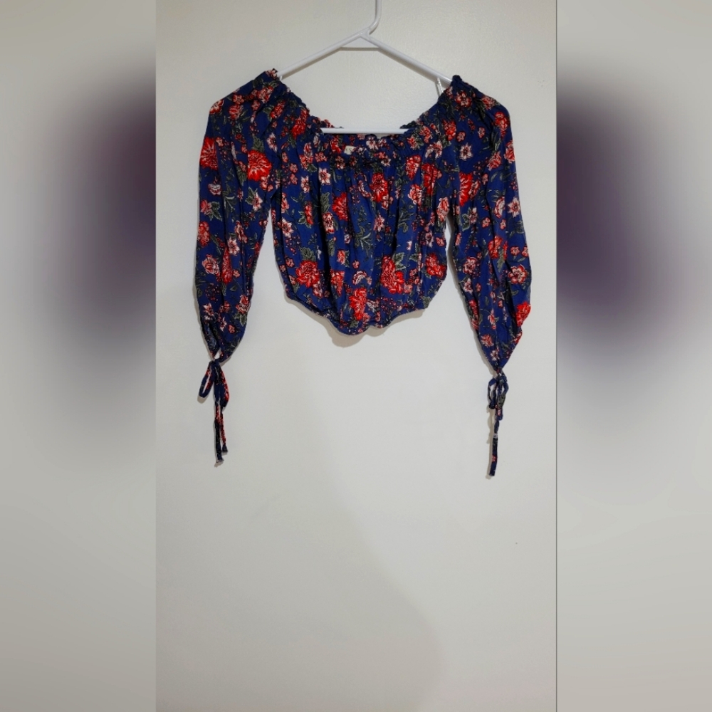  Women’s Blouse Off the Shoulder Smocked Cropped 3/4 Sleeve Top Small Size XS.